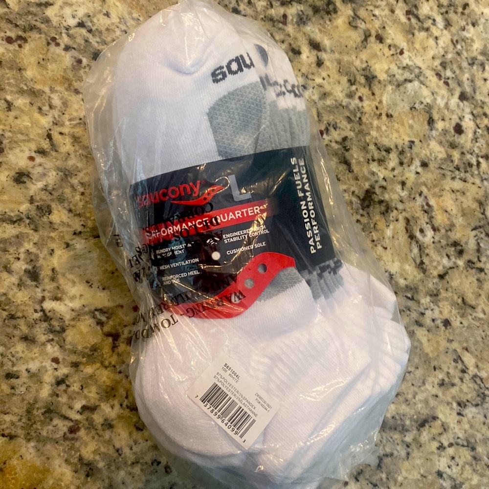 Men’s Saucony quarter socks